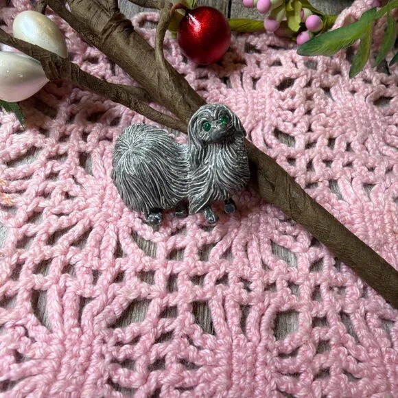 Vintage Gerry’S Painted Metal Brooch Pekingese Dog Pin Green Rhinestones - Picture 6 of 6